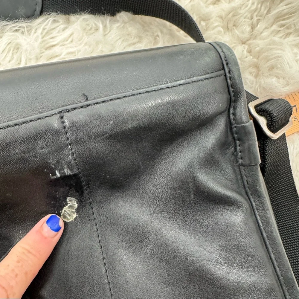 Tumi Black Leather Briefcase with Expandable Pouches Compartments